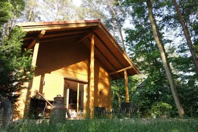 Das Gebäude in dem sich das Ferienhaus befindet