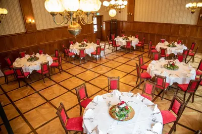 Ein Restaurant oder anderes Speiselokal in der Unterkunft Hotel Fliegerheim