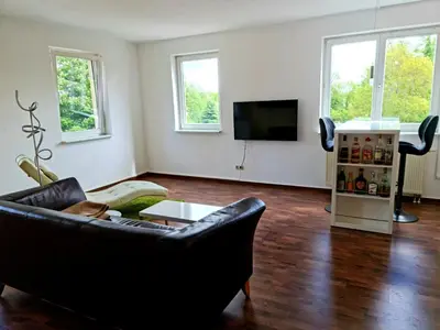 TV/Unterhaltungsangebot in der Unterkunft KARINO helles Apartment über den Havel-Gärten auf der Dominsel