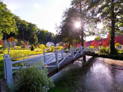 Ein Garten an der Unterkunft Seeschloß
