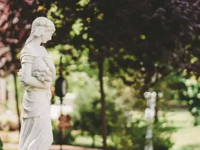 Ein Garten an der Unterkunft Seeschloß