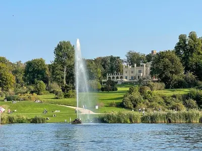 Naturlandschaft in der Nähe des Bootes