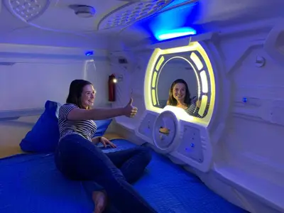 Gäste, die in der Unterkunft Space Night Capsule Hostel übernachten