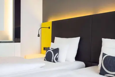 Ein Bett oder Betten in einem Zimmer der Unterkunft Vienna House by Wyndham Andel's Berlin