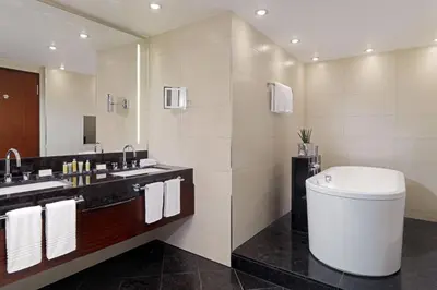 Ein Badezimmer in der Unterkunft Berlin Marriott Hotel