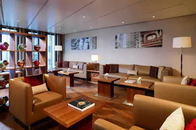 Ein Sitzbereich in der Unterkunft Berlin Marriott Hotel