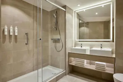 Ein Badezimmer in der Unterkunft Courtyard by Marriott Berlin City Center