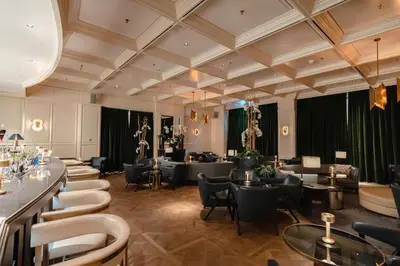 Ein Sitzbereich in der Unterkunft The Ritz-Carlton, Berlin