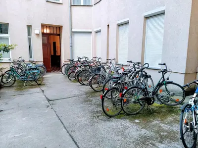 Radfahren an der Unterkunft StayBearlin Apartments Prenzlauer Berg Dunckerstraße oder in der Nähe