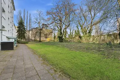 Ein Garten an der Unterkunft Apartment East Side