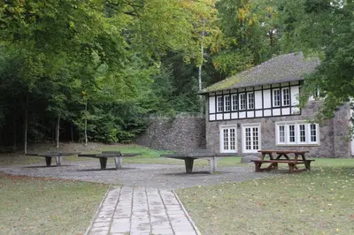 Ein Garten an der Unterkunft seezeit-resort am Werbellinsee