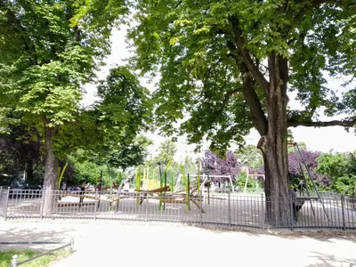 Ein Garten an der Unterkunft Cozy studio in Friedrichshain, 4 quiet guests only