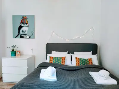 Ein Bett oder Betten in einem Zimmer der Unterkunft Central 2 bedroom flat for families & calm guests