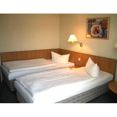 Ein Bett oder Betten in einem Zimmer der Unterkunft Hotel Kubrat an der Spree