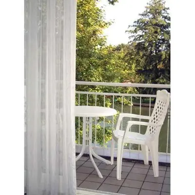 Ein Balkon oder eine Terrasse in der Unterkunft Hotel Kubrat an der Spree