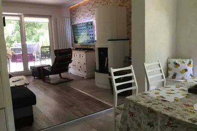 Ein Sitzbereich in der Unterkunft Ferienhaus Wald und Seeidylle, nahe Badesee, Spreewald, Berlin
