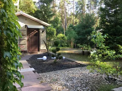 Ein Garten an der Unterkunft Ferienhaus Wald und Seeidylle, nahe Badesee, Spreewald, Berlin