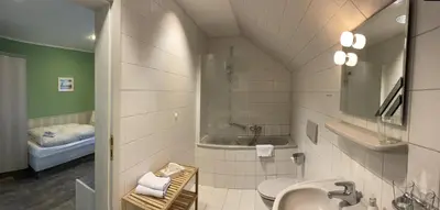 Ein Badezimmer in der Unterkunft Eichenhof Hotel Garni