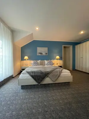 Ein Bett oder Betten in einem Zimmer der Unterkunft Eichenhof Hotel Garni