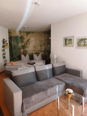 Ein Sitzbereich in der Unterkunft Apartment Blütenstadt Werder im Souterraine