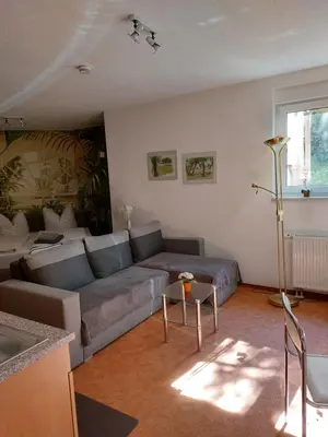 Ein Sitzbereich in der Unterkunft Apartment Blütenstadt Werder im Souterraine