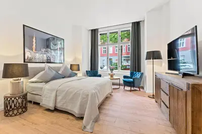 Ein Bett oder Betten in einem Zimmer der Unterkunft The Weichsel - Group Flat in Central Berlin, Family-Friendly, 3BR, 2 bath rooms, 4- 6 Guests