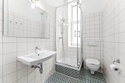 Ein Badezimmer in der Unterkunft The Weichsel - Group Flat in Central Berlin, Family-Friendly, 3BR, 2 bath rooms, 4- 6 Guests
