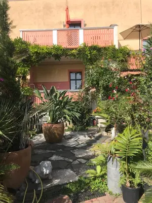 Ein Garten an der Unterkunft Modernes wohnen im alten Beelitz Wohnung 2