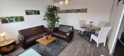 Ein Sitzbereich in der Unterkunft Modernes wohnen im alten Beelitz Wohnung 2