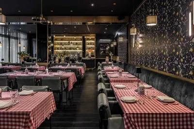Ein Restaurant oder anderes Speiselokal in der Unterkunft Hotel AMANO East Side