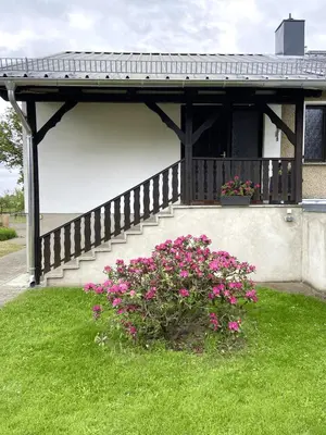 Ein Garten an der Unterkunft Haus zur Sonne