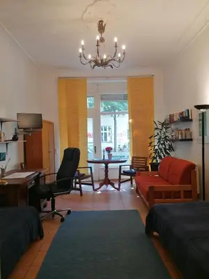 Ein Sitzbereich in der Unterkunft Esmarchstr. 20