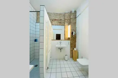 Ein Badezimmer in der Unterkunft Wunderschöne Ladenwohnung in Kreuzberg