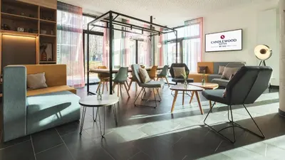Ein Sitzbereich in der Unterkunft Candlewood Suites Berlin Charlottenburg by IHG