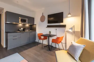 Küche/Küchenzeile in der Unterkunft Candlewood Suites Berlin Charlottenburg by IHG