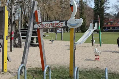 Ein Kinderspielbereich in der Unterkunft WOHLFÜHLBOOT Hausboot - Festlieger im Hafen Bad Saarow - WC an Bord, Dusche an Land