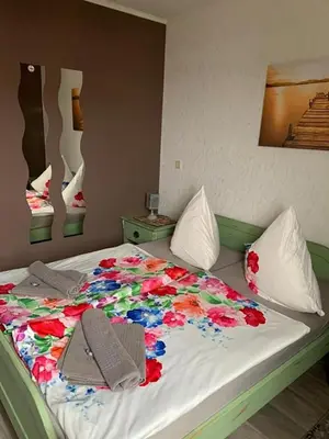 Ein Bett oder Betten in einem Zimmer der Unterkunft Hotel Auberge Restaurant