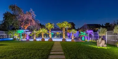 Ein Garten an der Unterkunft Villa Tropicana Berlin Potsdam