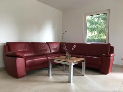 Ein Sitzbereich in der Unterkunft KOMPLETTES FERIENHAUS POTSDAM BERLIN GÄSTEHAUS IN SEENÄHE 95qm2 MONTEURZIMMER