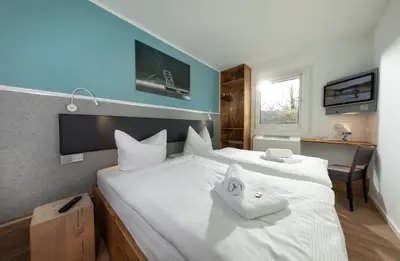 Ein Bett oder Betten in einem Zimmer der Unterkunft T3 Budget Berlin Hennigsdorf
