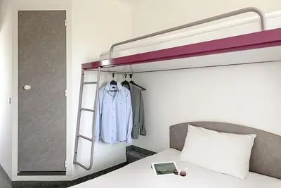 Ein Bett oder Betten in einem Zimmer der Unterkunft T3 Budget Berlin Hennigsdorf