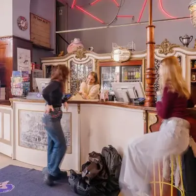 Three Little Pigs Hostel - Your Berlin Castle