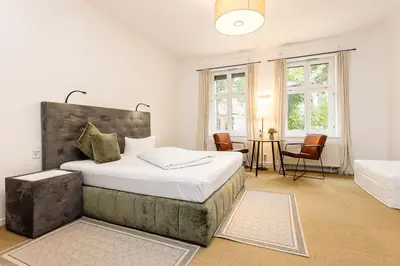 Ein Bett oder Betten in einem Zimmer der Unterkunft Hotel Zur Linde Dein Self Check In