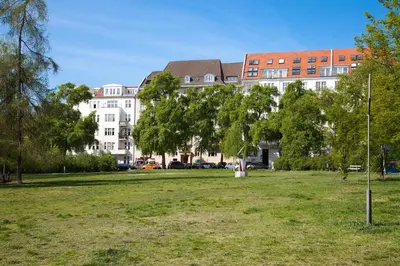 Ein Garten an der Unterkunft Pension Am Park