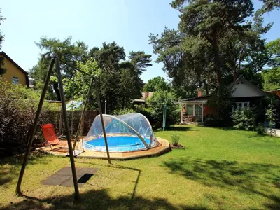 Ein Garten an der Unterkunft Ferienhaus Püttbergeweg, Berlin