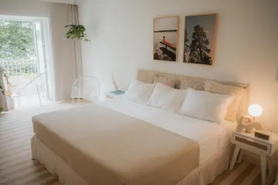 Ein Bett oder Betten in einem Zimmer der Unterkunft nook Lakehouse