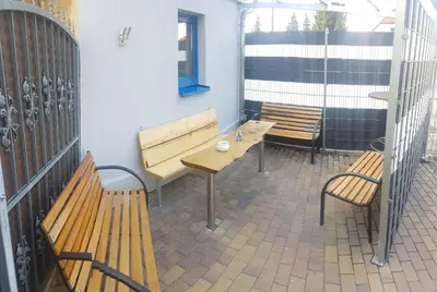 Ein Balkon oder eine Terrasse in der Unterkunft Große Monteurs und Handwerkerwohnung nahe Potsdam Berlin Bad Belzig und Brandenburg Ferienhaus zur weißen Taube