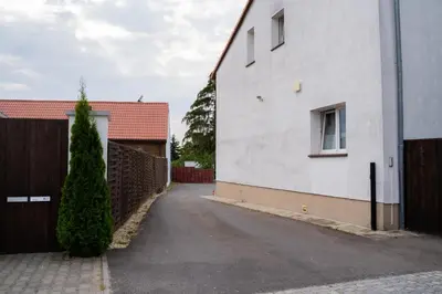 Das Gebäude in dem sich die Pension befindet