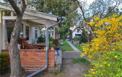 Ein Garten an der Unterkunft Ferienhaus Altenescher Weg J