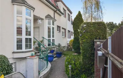 Ein Garten an der Unterkunft Ferienhaus Altenescher Weg J